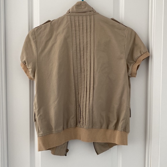 Short Sleeve Jacket. - Picture 7 of 15